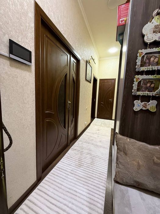 Продаётся  Высокопотолочка Чиланзар 1  3/3/4  с двумя балконами!