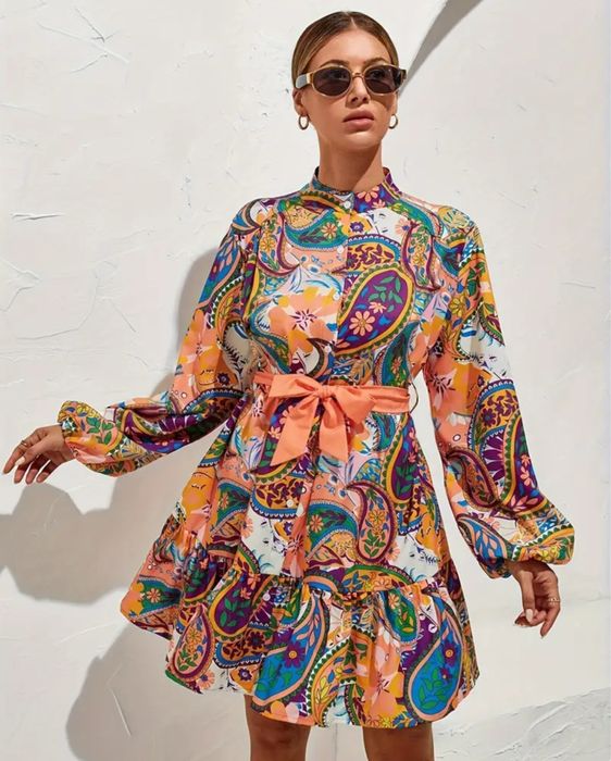 Ефирна рокля с флорашни елементи