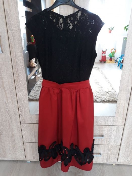 Transport gratuit! Rochie marimea M-L