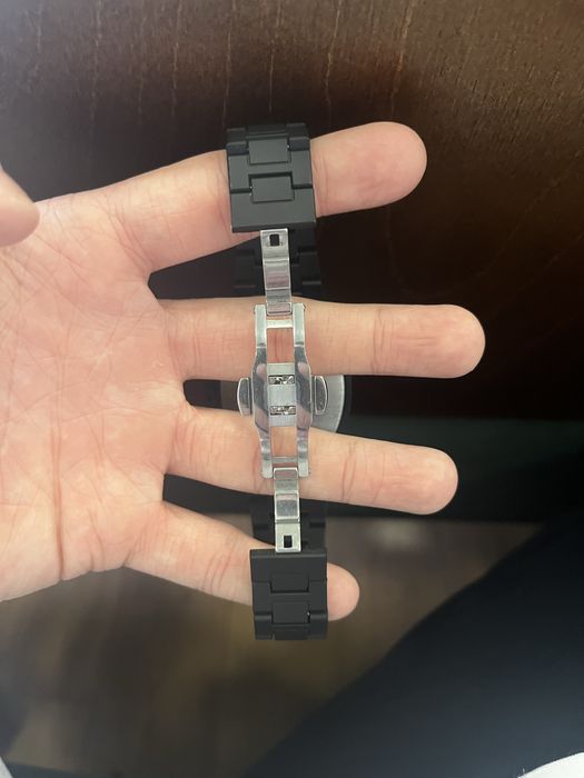 Черно белые часы