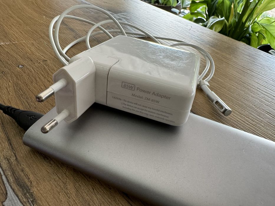 Адаптер/зарядка Макбук