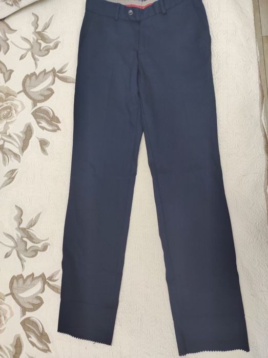 Продам брюки для школьника 11-14 лет
