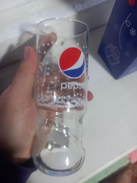 Pepsi logotipli bakal