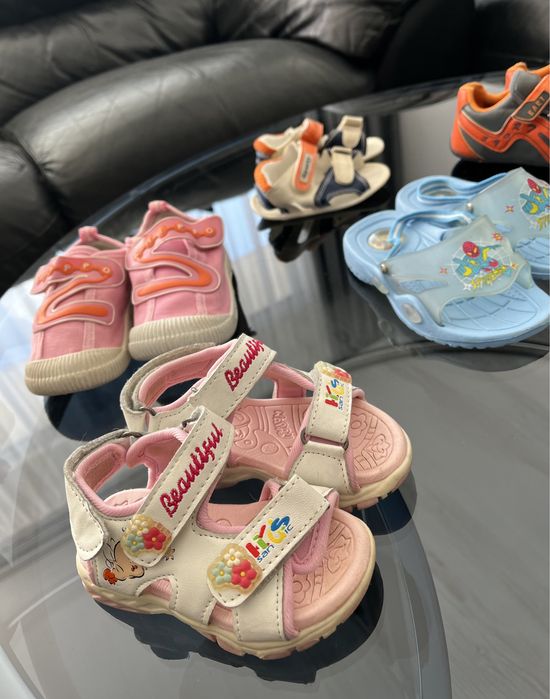 12 чифта детски обувки + подарък ТРОТИНЕТКА