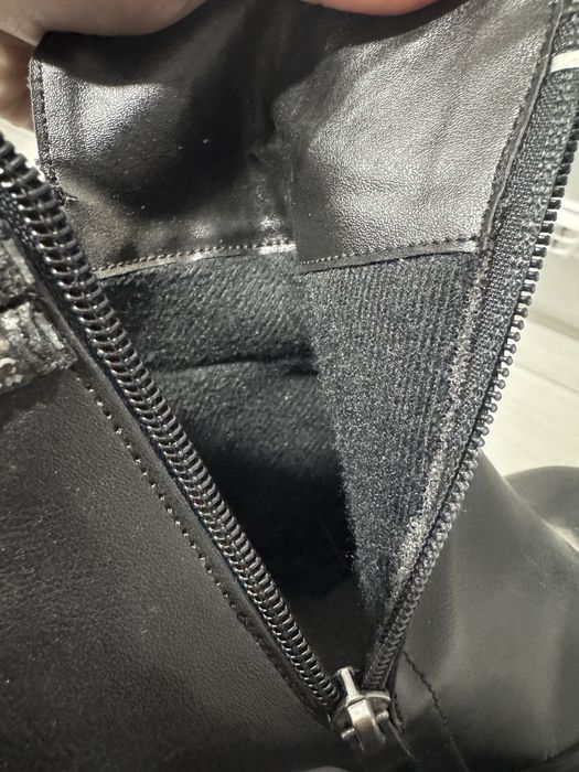 Черни ботушки на ток