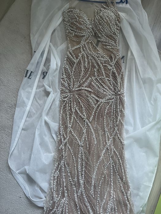 Абитуриентска рокля