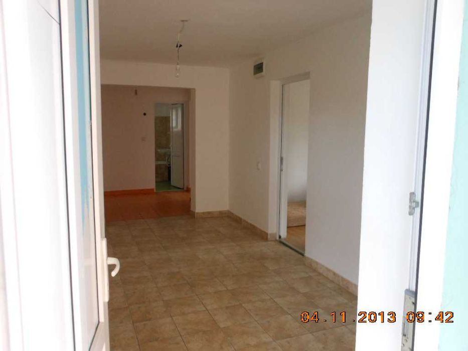 dau in chirie apartament nemobilat zona piata angro Eminescu
