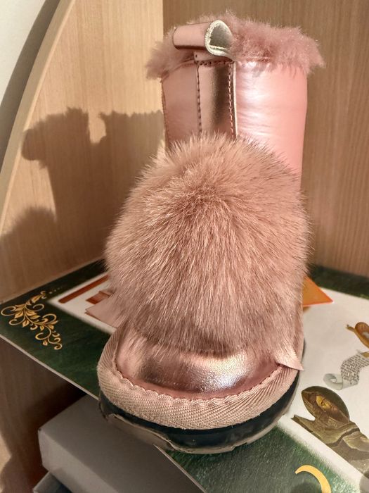 Ботушки апрески в розово с помпон