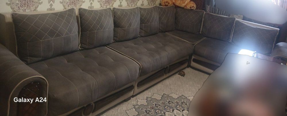 Yumshoq mebel va stol
