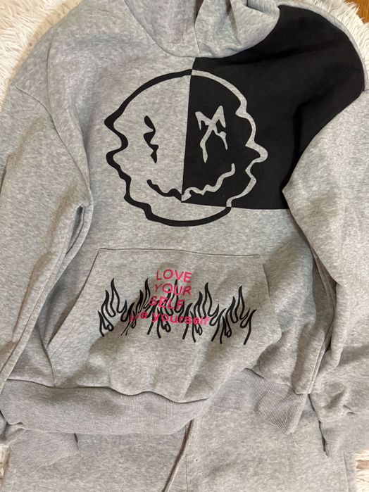 Сив анцуг с интересен дизайн