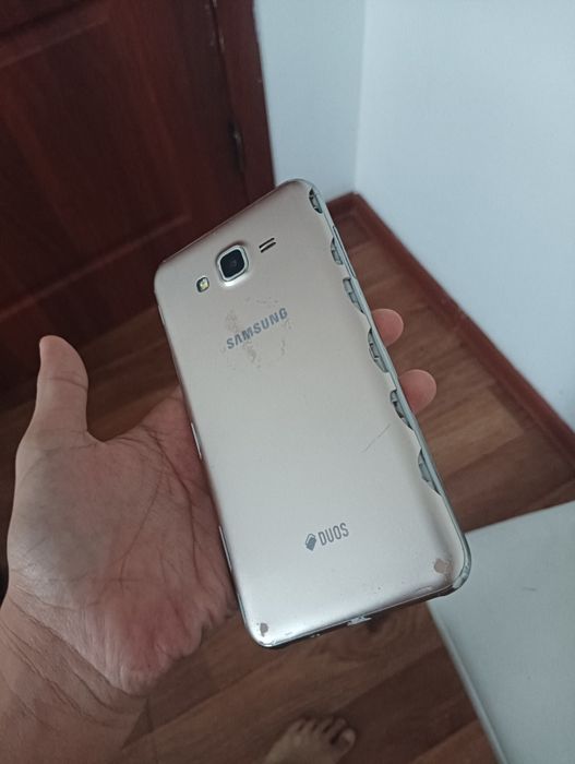 Продам или обмен Samsung j7 16 gb