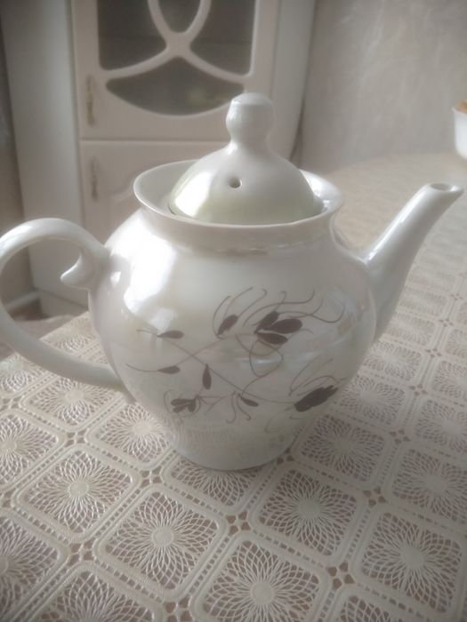 Продам чайник с пиалками