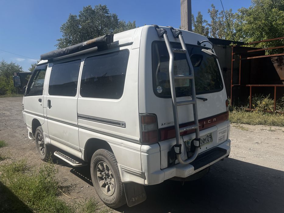 Митсубиси Делика