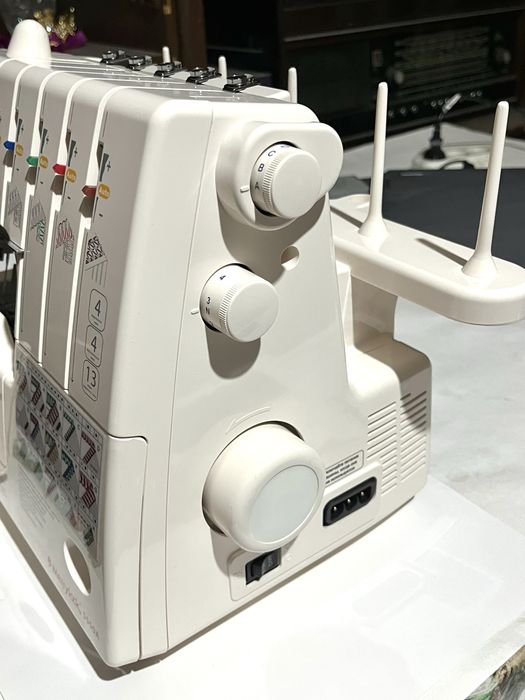 Коверлок Merrylock 5550A