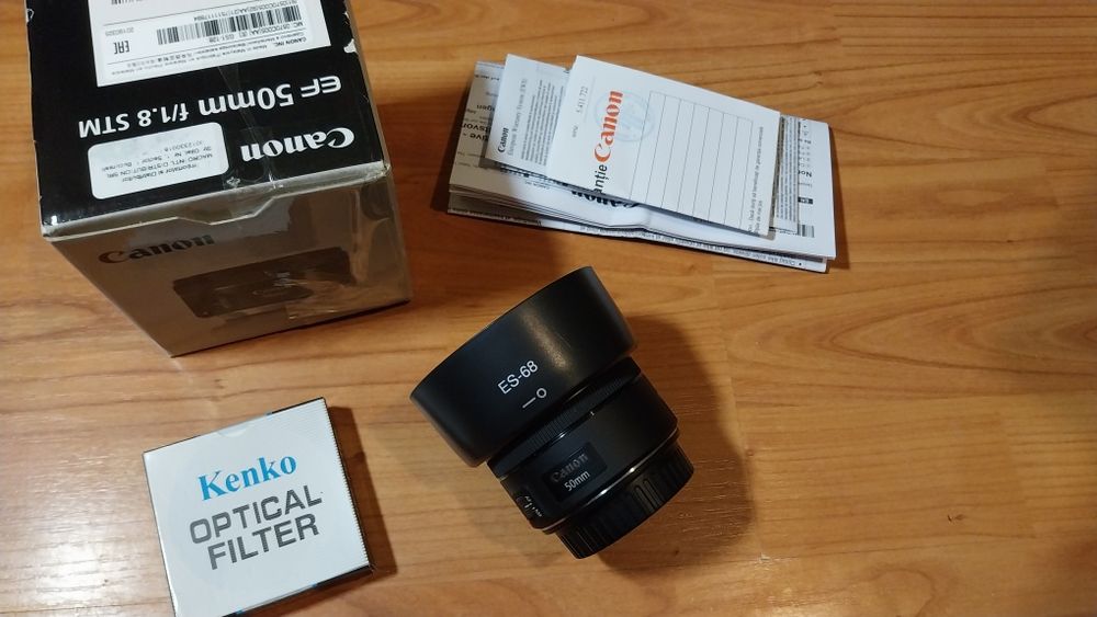 Obiective Canon 50mm f 1.8 STM si 100-300mm 4 5-5.6 USM