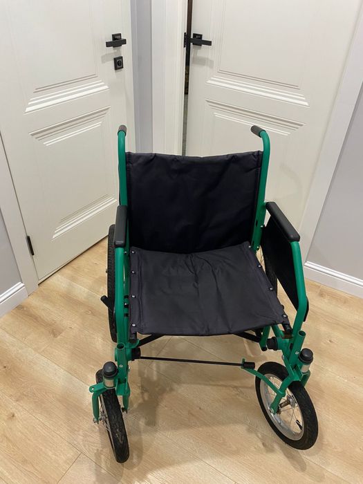 ПРОДАМ КОЛЯСКУ  состояние хорошее