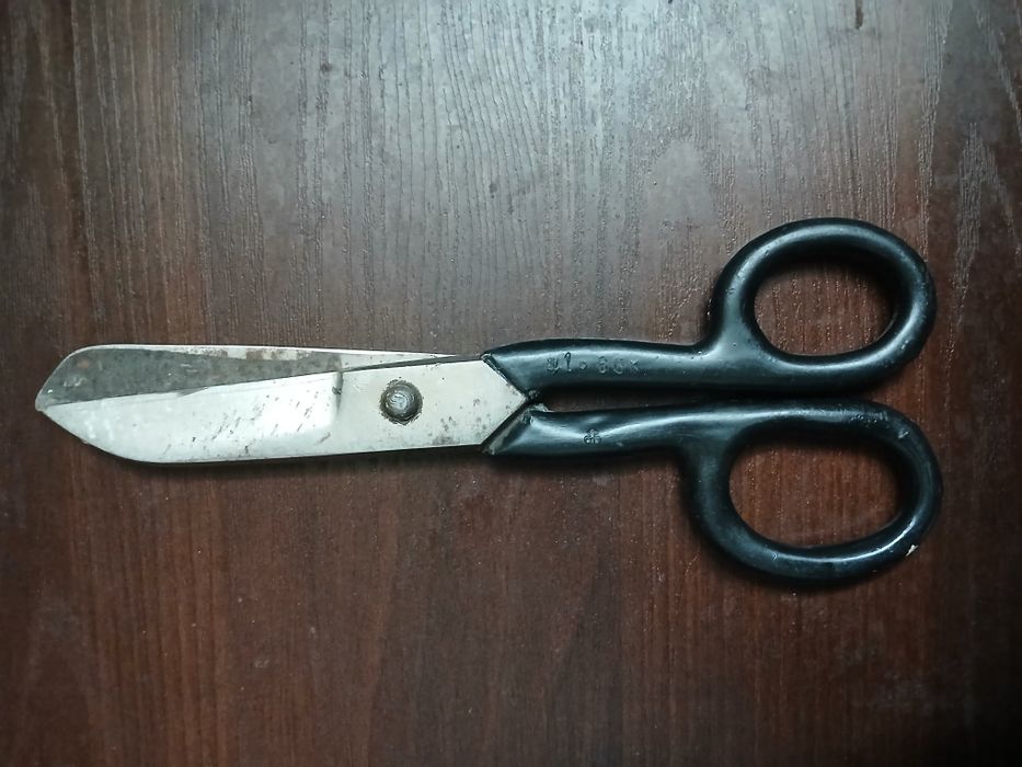 Ножница большая.