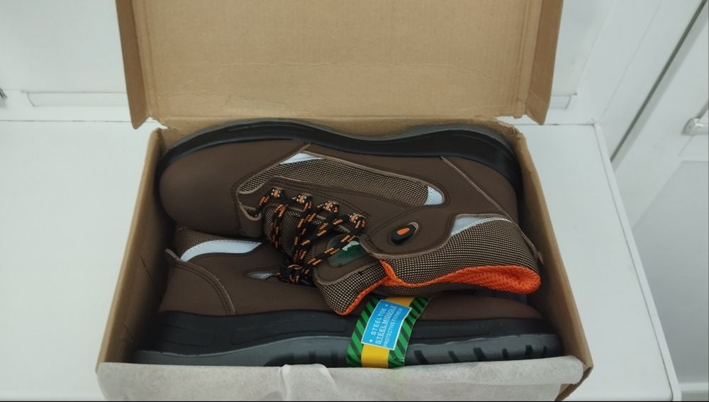 Продается Спец ботинок