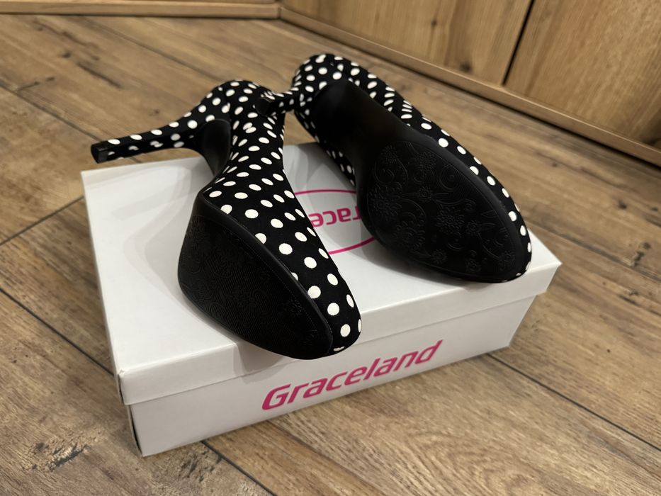 Нови обувки на висок ток Graceland 40