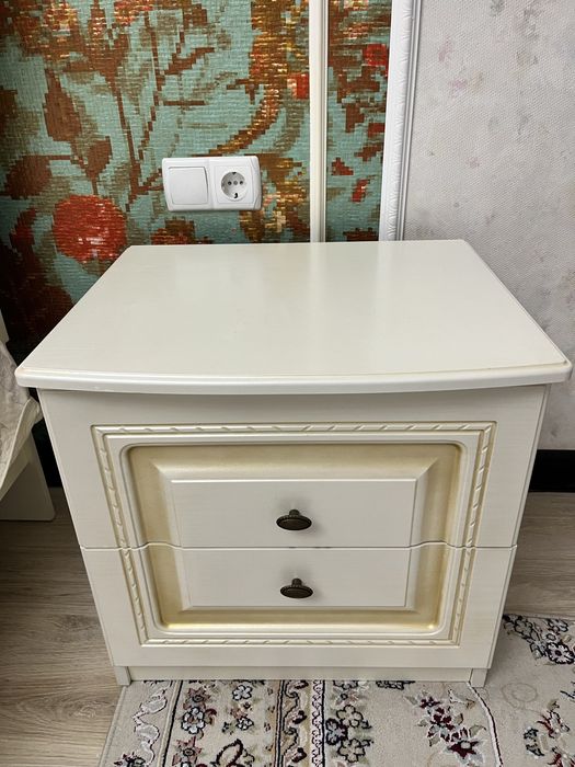 Комод, зеркало, 2 тумбы