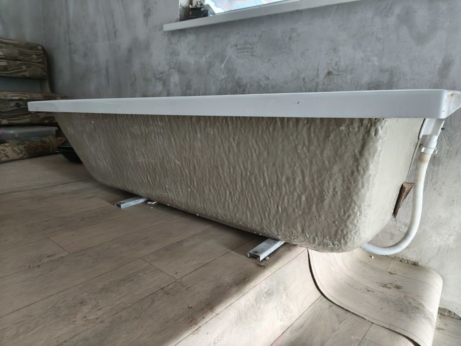 Продается ванна с ножками