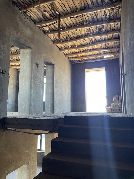 Qibray markazida(BUGOR) karobka-uy sotiladi