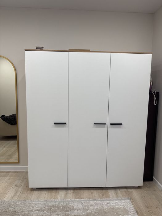 Шкаф в хорошем состоянии, вместительный