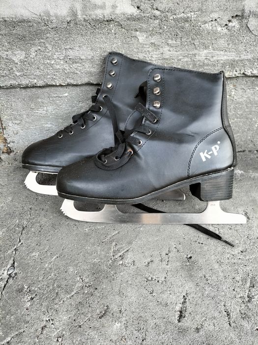 Продам коньки фигурные