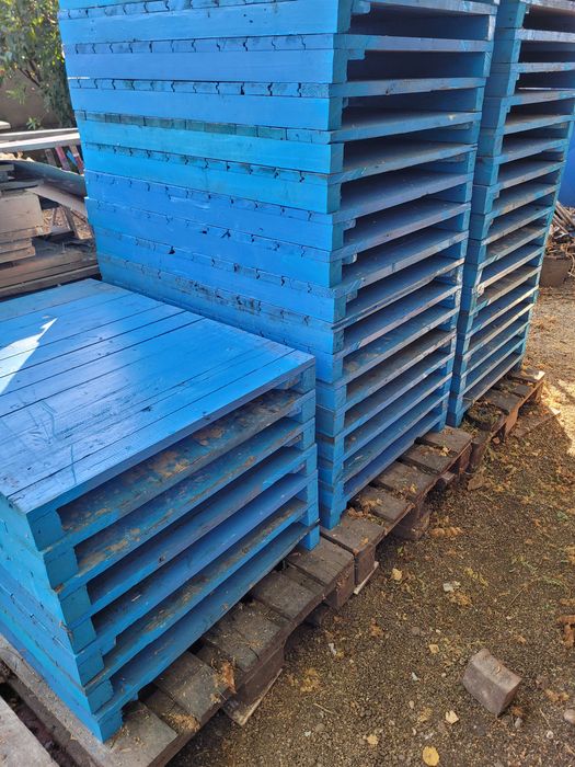 Продавам дървени кофражни платна за стени на огради