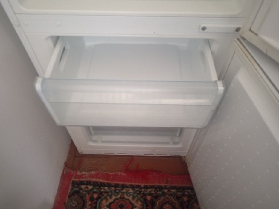 Xolodilnik srochni sotiladi Bosch