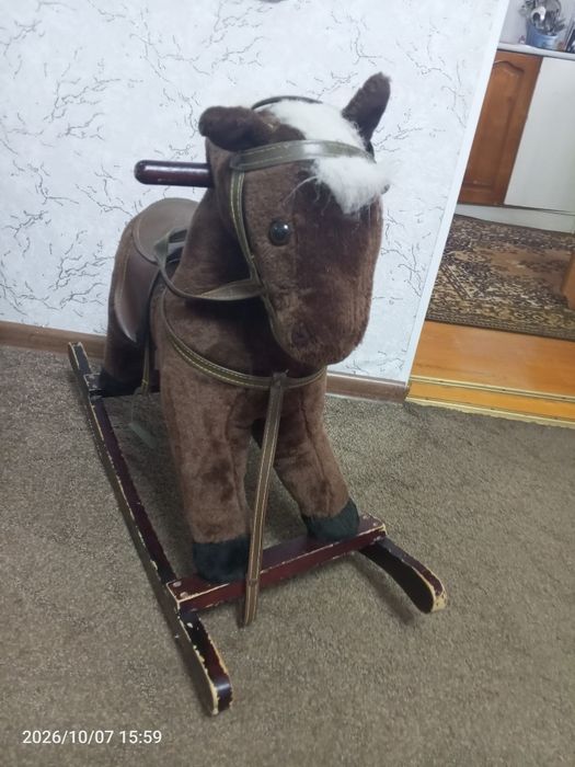 Продам лошадку качалку
