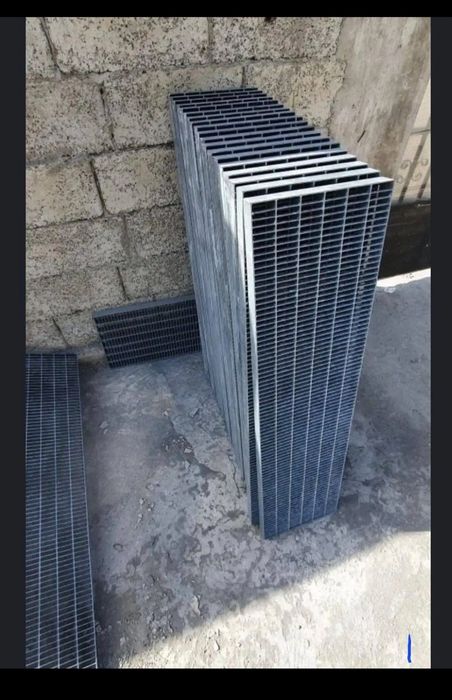 Trepte metalice zincate la diferite dimensiuni debitam la dimensiunea