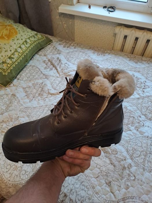 Продам мужские ботинки.