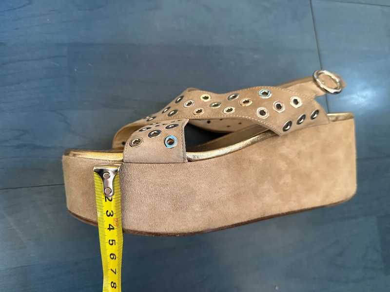 Sandale cu platformă din piele întoarsă Prada