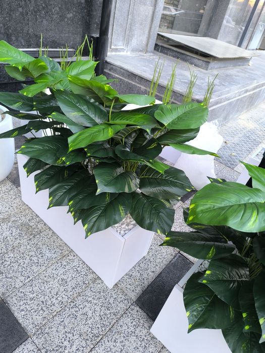 Искусственный цветы и кашпо деревянные из мдф