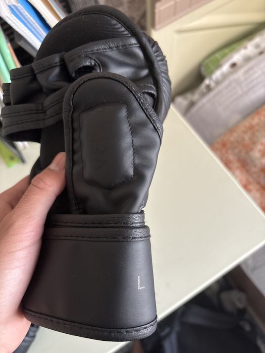 Перчатки Venum черные размер M-L