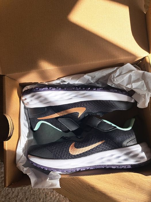 Nike revolution 28 размер Нови!!