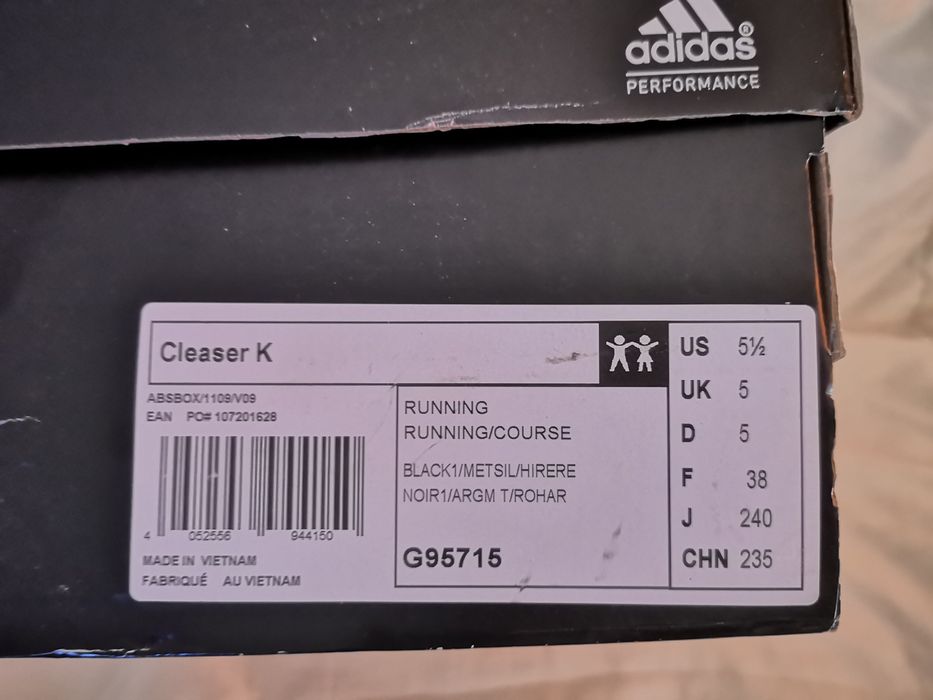 38 номер Adidas - нови оригинални маратонки