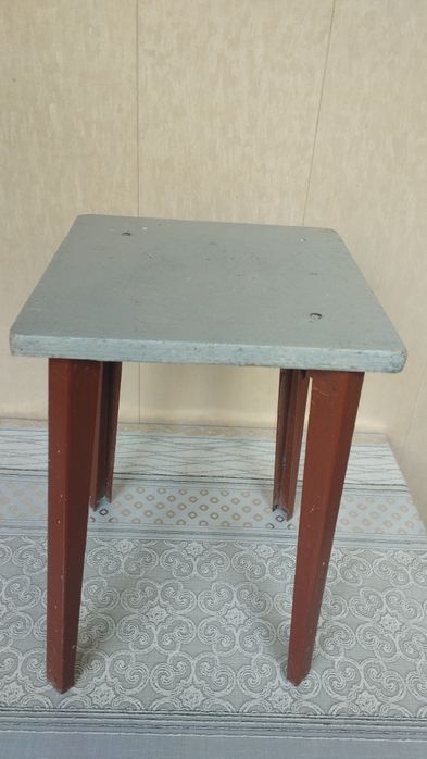 Продаются стол-книжка и 5 табуреток
