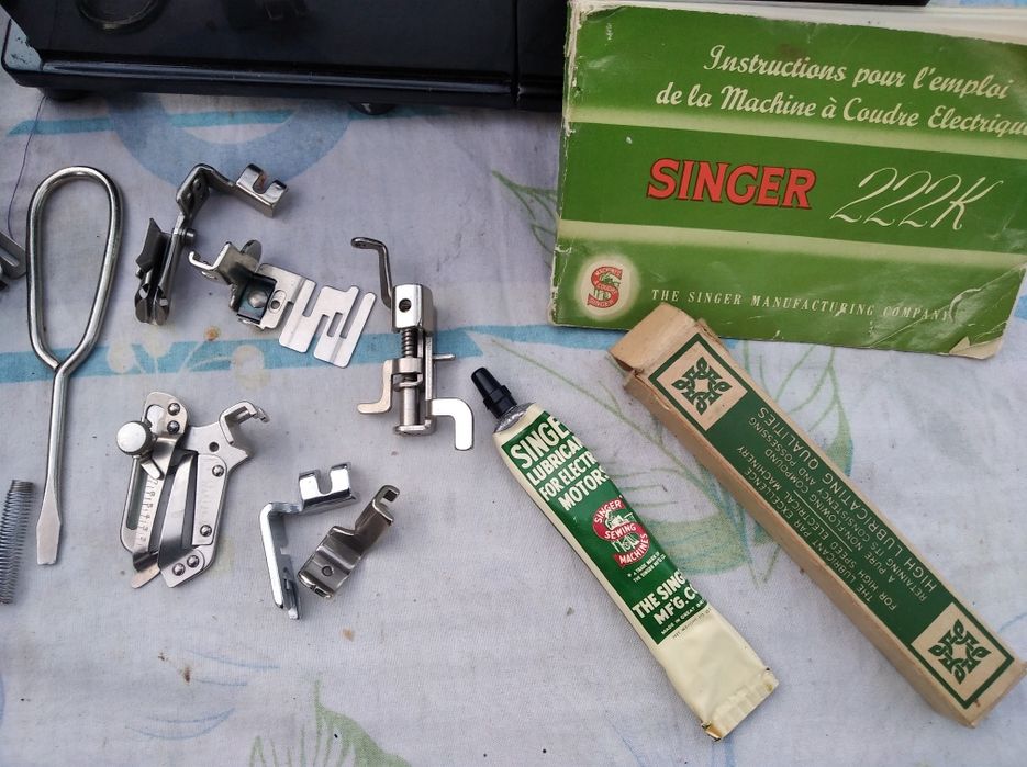 Singer 222k red s