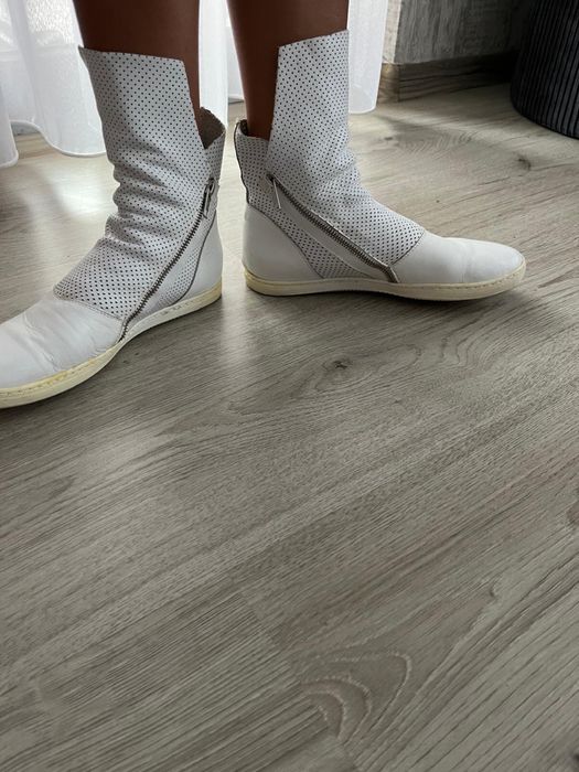 Дамски бели боти