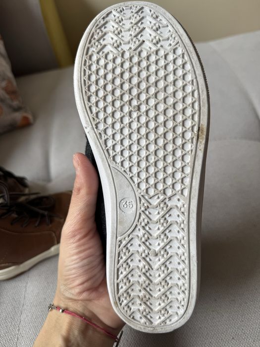 Пантофи за момче 33 номер + подарък пантофи 35 номер