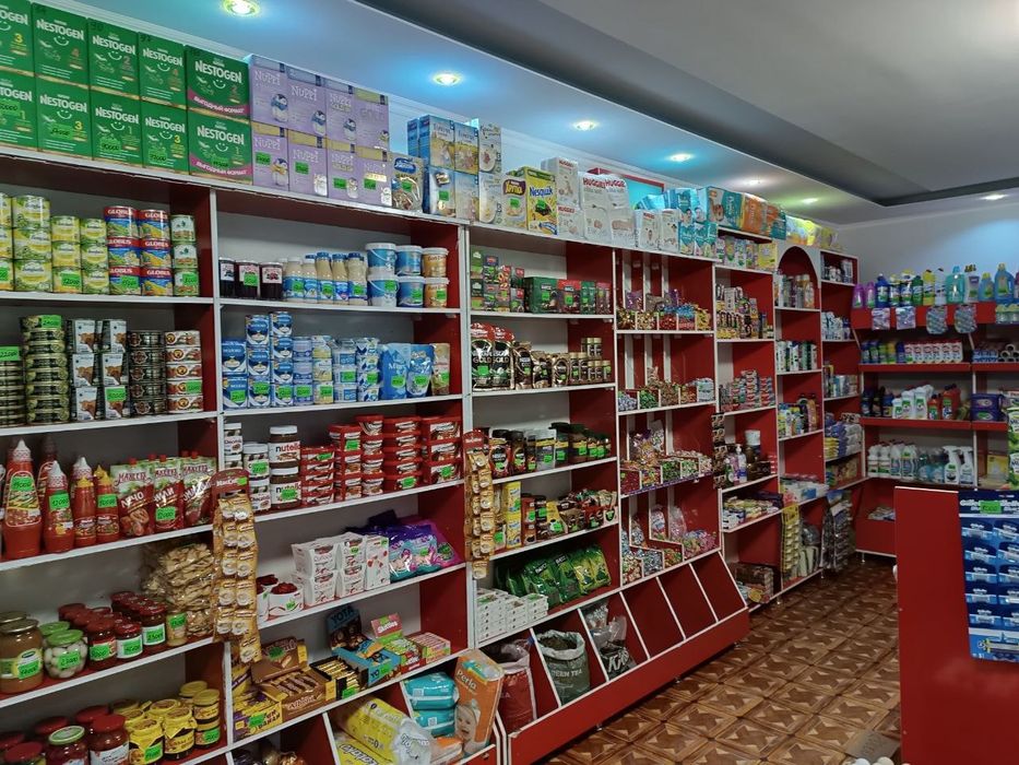 Magazin polkalari sotiladi