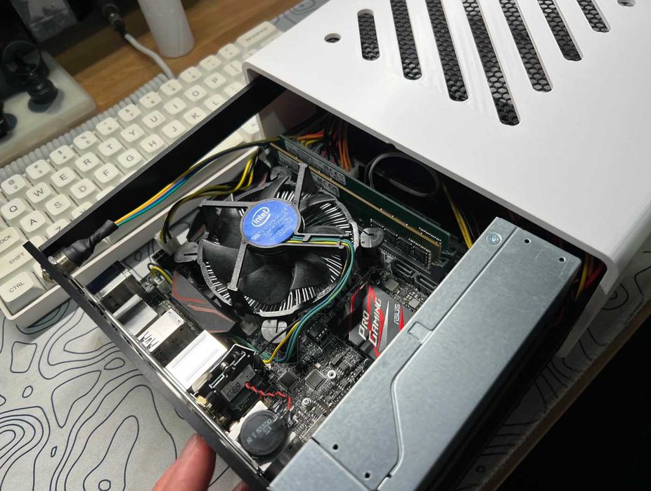 Carcasă Mini-ITX 5.19L – Ultra Compactă