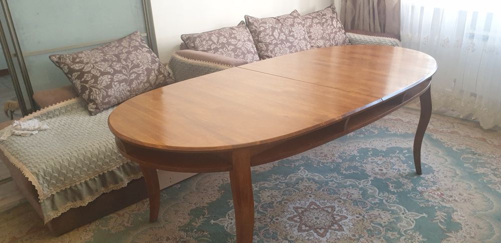 Обеденный стол и 6 стульев