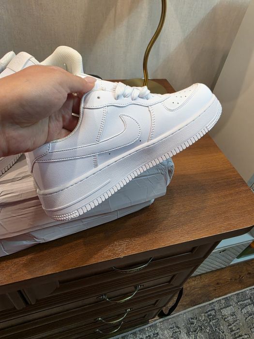 Новые кроссовки Nike
