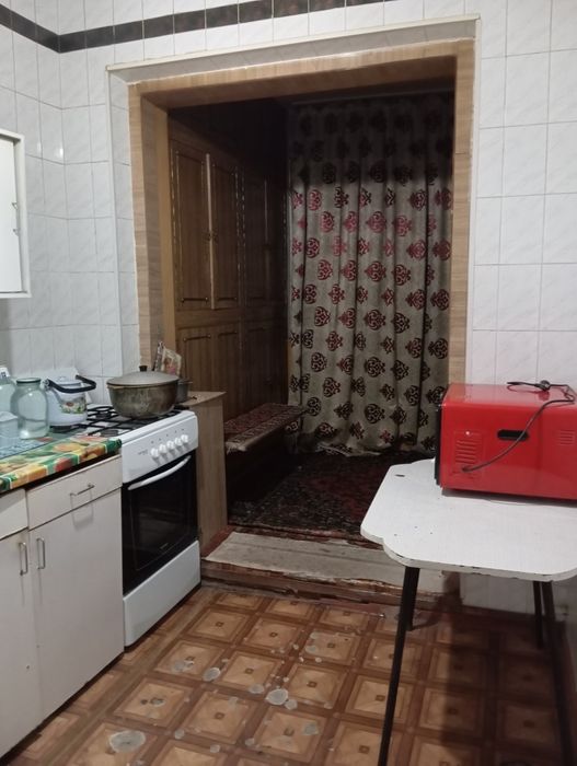 Уй сотилади йу́л юзида хамма шаройиди бор
