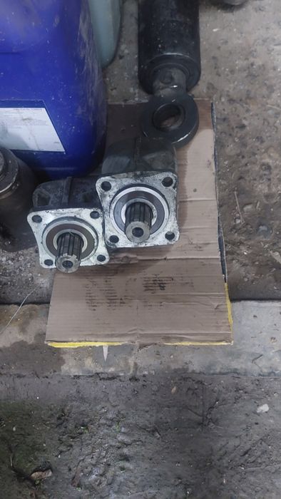 Vând pompe basculare 8x4,6x4