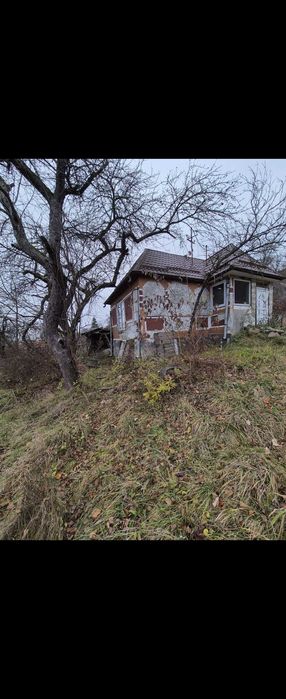 Teren 20 de ari/2000mp cu 2 case bătrânești de vanzare
