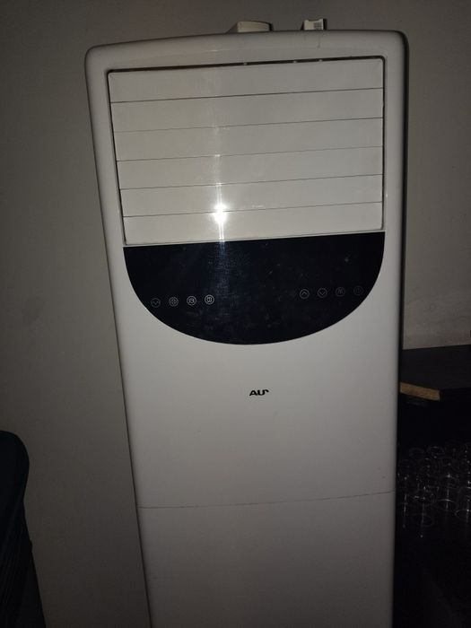 Ishlab turgan kafe restorani jihozlari sotiladi